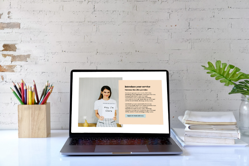 Image shows a social media manager portfolio built in Hubsy